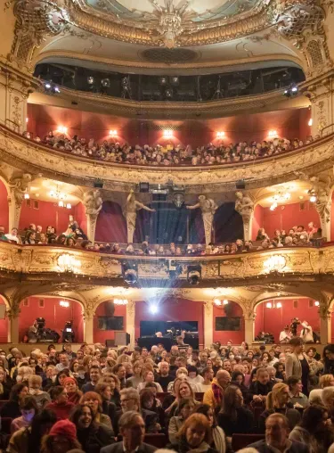Stimmungsbild: Innenansicht vom Saal des Berliner Ensemble